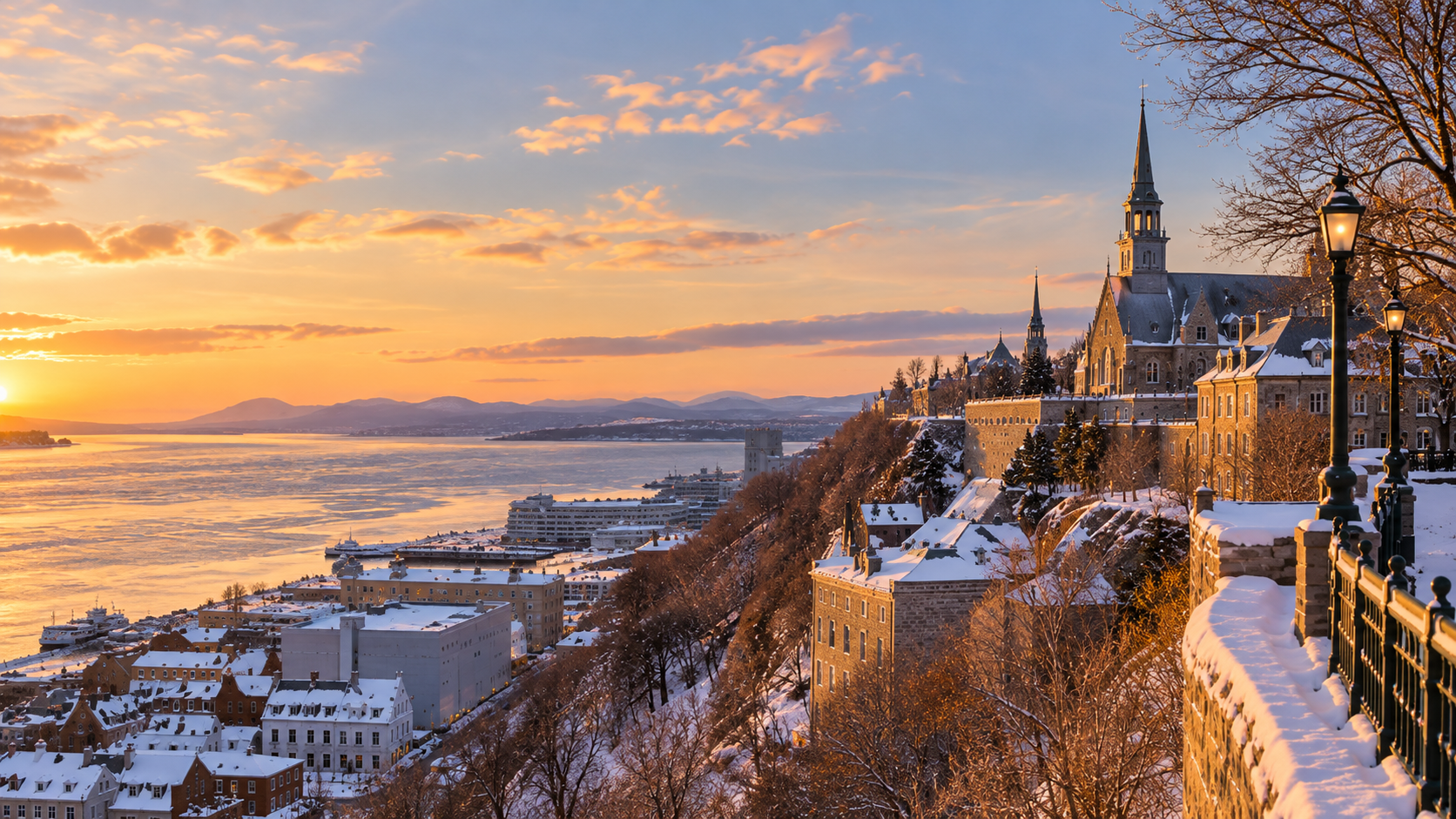 Vue hivernale du Vieux-Québec au coucher du soleil